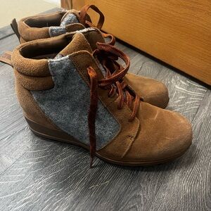 Sorel Brown and Gray Evie Lace Up Boots